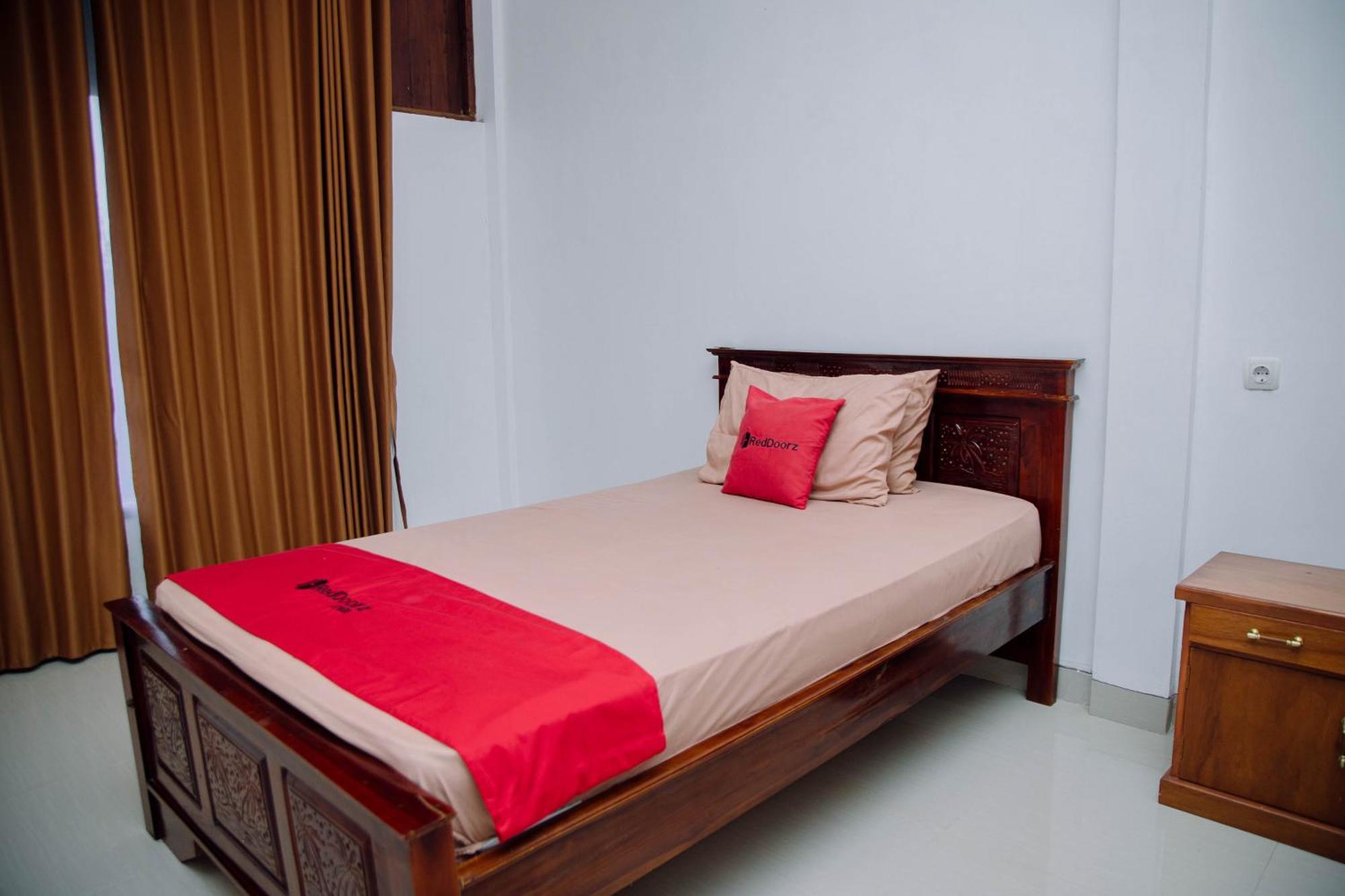 Reddoorz At Villa Bukit Senyum Lombok Kuripan  Buitenkant foto
