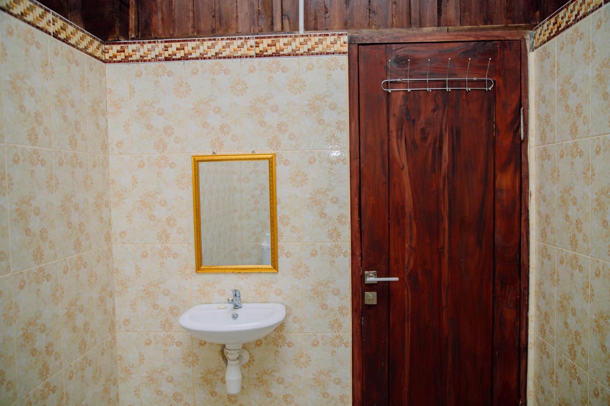Reddoorz At Villa Bukit Senyum Lombok Kuripan  Buitenkant foto