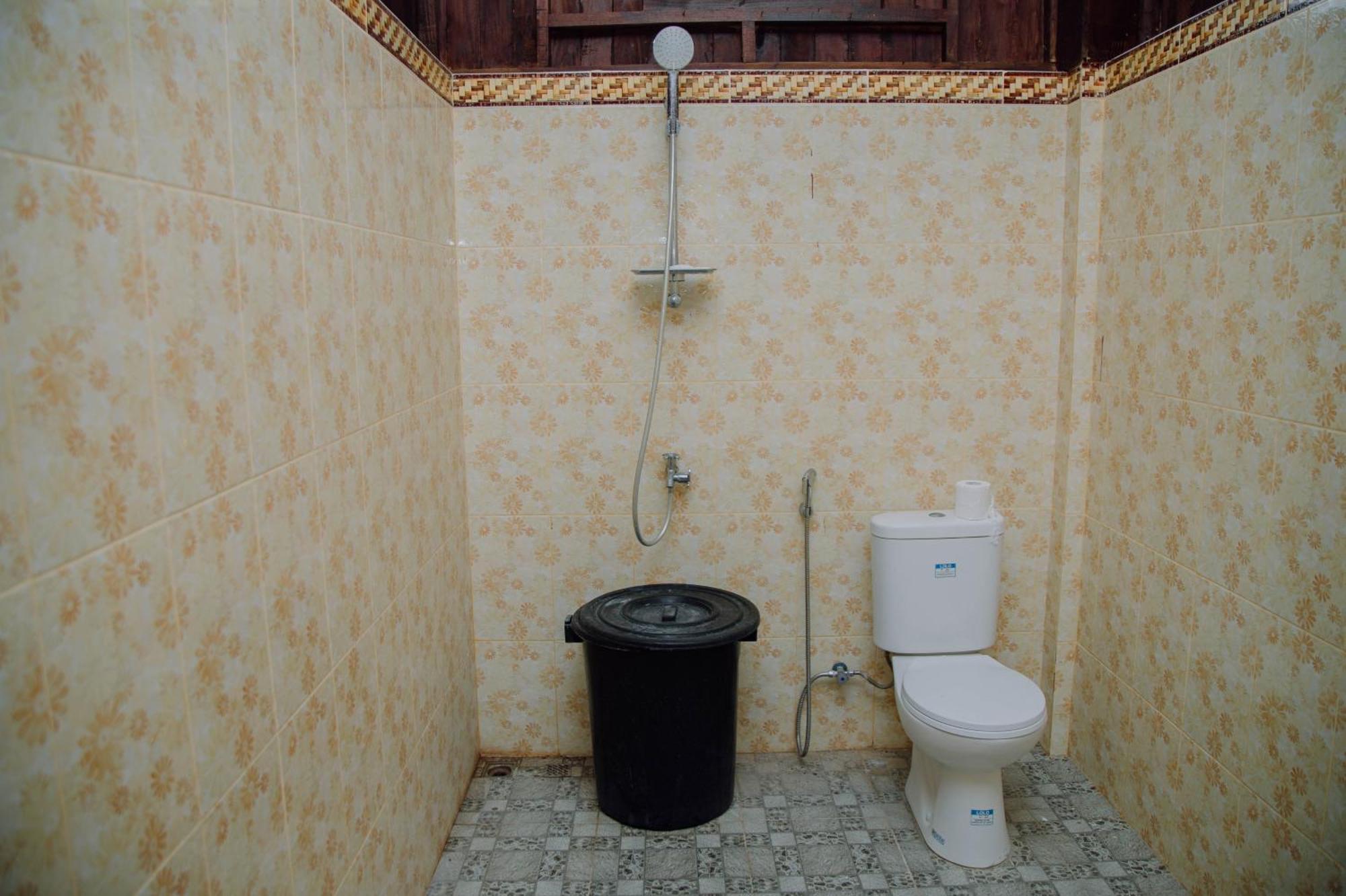 Reddoorz At Villa Bukit Senyum Lombok Kuripan  Buitenkant foto