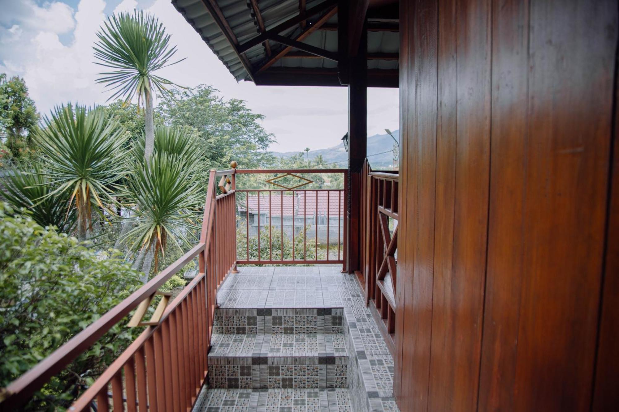 Reddoorz At Villa Bukit Senyum Lombok Kuripan  Buitenkant foto